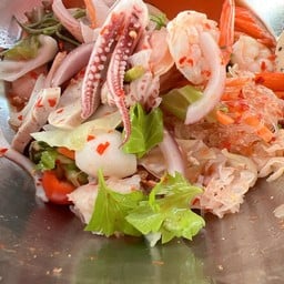 ยำยกครก เก้ากิโล (ศรีราชา)