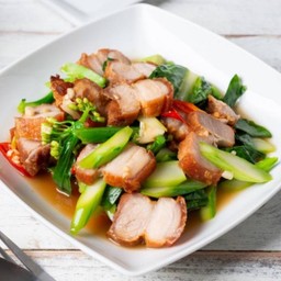 คะน้าหมูกรอบ(กับข้าว)