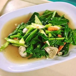ผัดคะน้าน้ำมันหอยกับข้าว Stir Fried Kale With Oyster Sauce