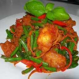 ผัดพริกแกงปลากระพงเป็นกับข้าว Stir Fried Sea Bass With Chili Paste Side Dish