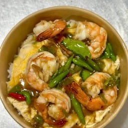 ข้าวกุ้งพริกขี้หนูราดไข่ข้น