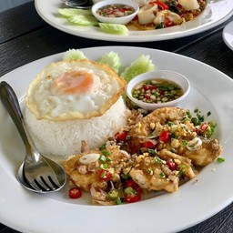 ข้าวปลากะพงคั่วพริกเกลือ