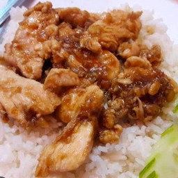 หมูกระเทียมราดข้าว