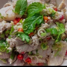 พล่าหมูตะไคร้สด