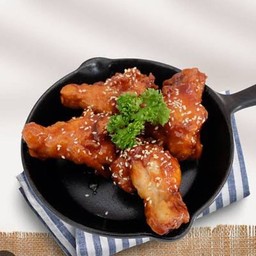 ปีกไก่บนทอด4ชิ้น เคลือบซอสเผ็ดเกาหลี