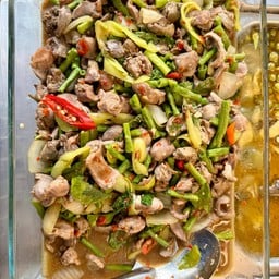 ผัดเครื่องในไก่