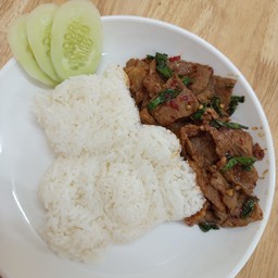 ข้าวกับกะเพราหมูสไลด์