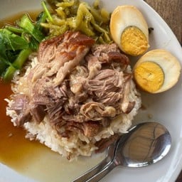 นายห้อยข้าวมันไก่ ขาหมู