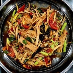 เจ้อ้อย ส้มตำแซ่บนัวร์