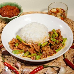 ข้าวหมูผัดพริกเเกง
