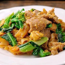 ผัดซีอิ้วหมู/ไก่