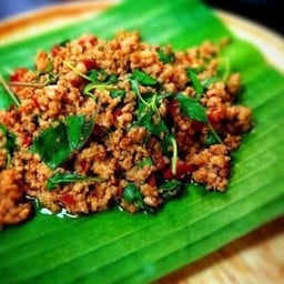 ปุ๋ย กระเพราหมาล่าพริกแห้ง ตลาดนัดเช้า-เย็นคลอง8