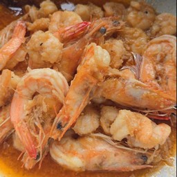 กุ้งกระเทียมราดข้าว