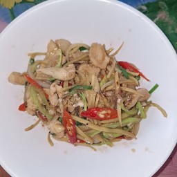 ไก่ผัดขิงราดข้าว