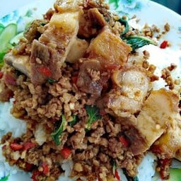 ครัวเต็มอิ่ม ก๋วยจั๊บ กระเพราแซ่บตามสั่ง