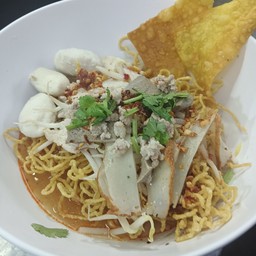 หมี่กรอบต้มยำ