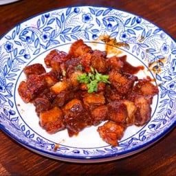 หมูกรอบซอสแม็กกี้ (กับข้าว)