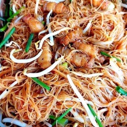 ผัดหมี่หมูกรอบ