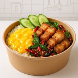 ข้าวไข่ข้นกระพราหมูสามชั้น