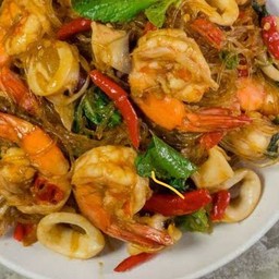 กระเพราวุ้นเส้นทะเล ราดข้าว