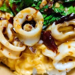 ข้าวไข่ข้นกระเพราปลาหมึก