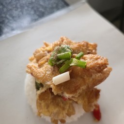 ข้าวไข่เจียวทรงเครื่องเลือกหน้า