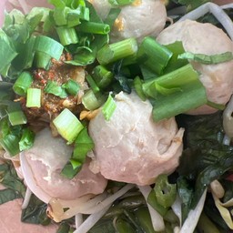 ก๋วยเตี๋ยวลูกชิ้นหมู