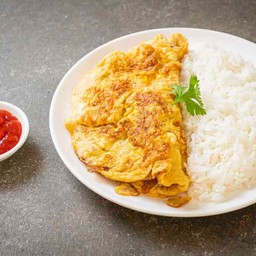 ข้าวไข่เจียว ทรงเครื่อง (ให้ไข่ 2 ฟอง) + น้ำซุป