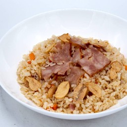ข้าวผัดกระเทียมเบคอน