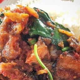 ข้าวเครื่องแกงปลาดุกทอด