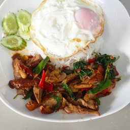 ข้าวกระเพราเป็ดย่าง+ไข่ดาว