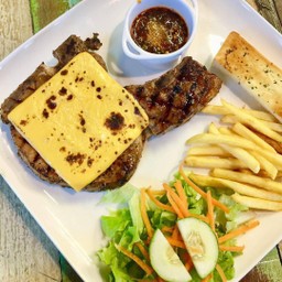 สเต๋กพอคชอปชีส