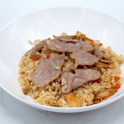 ข้าวผัดกระเทียมหมูชิ้น