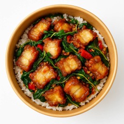 กระเพราหมูสามชั้นทอดกรอบ