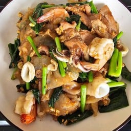 ผัดซีอิ้วทะเล กุ้ง-ปลาหมึก