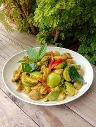 ผัดเขียวหวานแห้ง กับข้าว