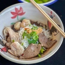 [อร่อยซ่ากับโค้ก] ก๋วยเตี๋ยวน้ำตกหมู +  โค้ก ออริจินัล (กระป๋อง)