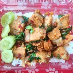 ผัดกระเพราหมูกรอบ