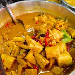 ข้าวแกงป้าน้อย หน้าสวนพฤกษศาสตร์ คลองจั่น