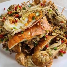 กั้งกระดานผัดพริกเกลือ  Stir-fried crayfish with chilli and salt
