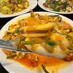 ปลาหมีกผัดผงกะหรี่