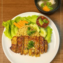 บะหมี่แห้งไก่ย่างสมุนไพร+น้ำซุป