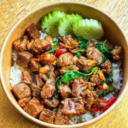กะเพราเนื้อริบอายพริกแห้ง(ราดข้าว)