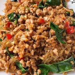 (กับข้าว) ผัดกะเพราวุ้นเส้นหมูสับพริกสด
