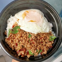 ข้าวไข่ดาว กระเพราหมูสับ