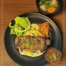 ข้าวไก่ย่างสมุนไพรไข่ข้น+น้ำซุป