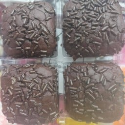 บราวนี่ หน้าช็อค 1 กล่อง 4 ชิ้น
