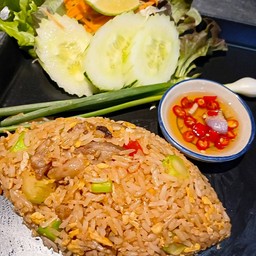 ข้าวผัดรถไฟ สถานีรูม88 (คอหมูย่าง)
