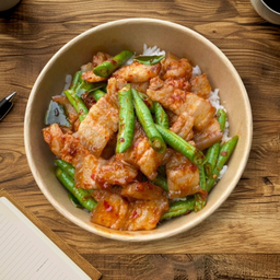 ผัดพริกแกงหมูสามชั้นใส่ถั่ว+ไข่ดาว