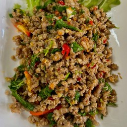 กระเพราหมูสับ